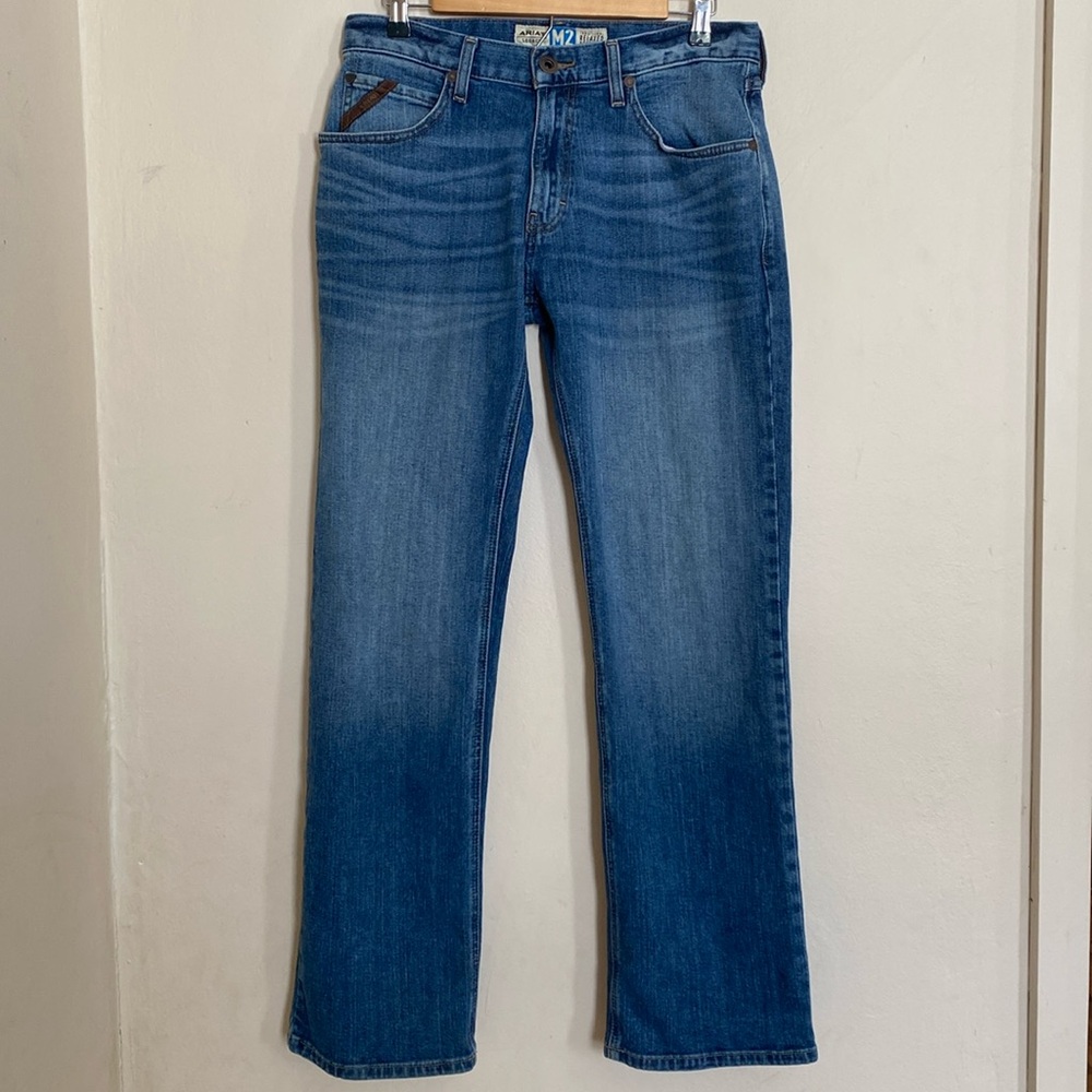 Ariat Legacy M2 Traditional Relaxed Boot Cut Jeans Men’s 30/32 Distressed Blue